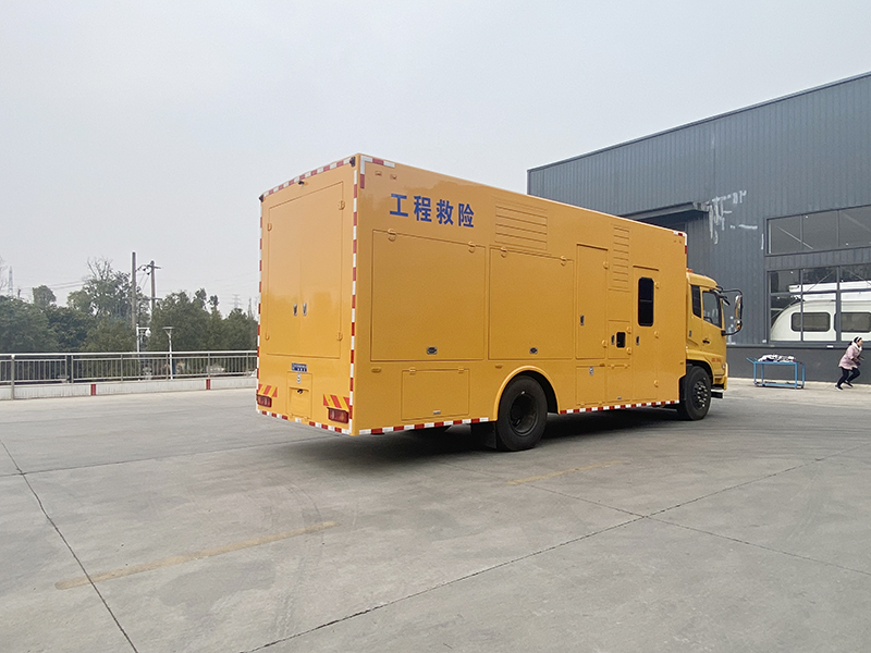 程力牌东风天锦3000方排水车(休息室)