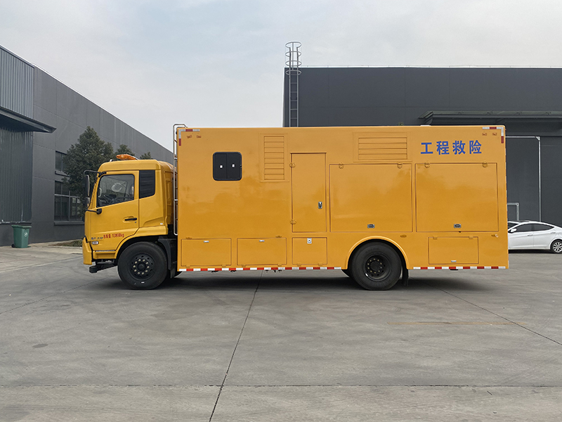 程力牌东风天锦3000方排水车(休息室)