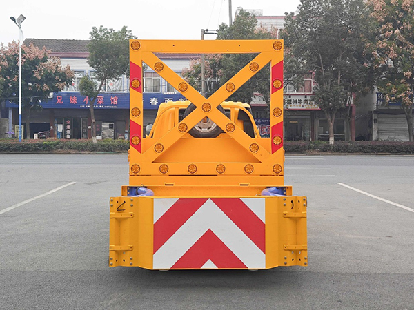 福田领航S1防撞车